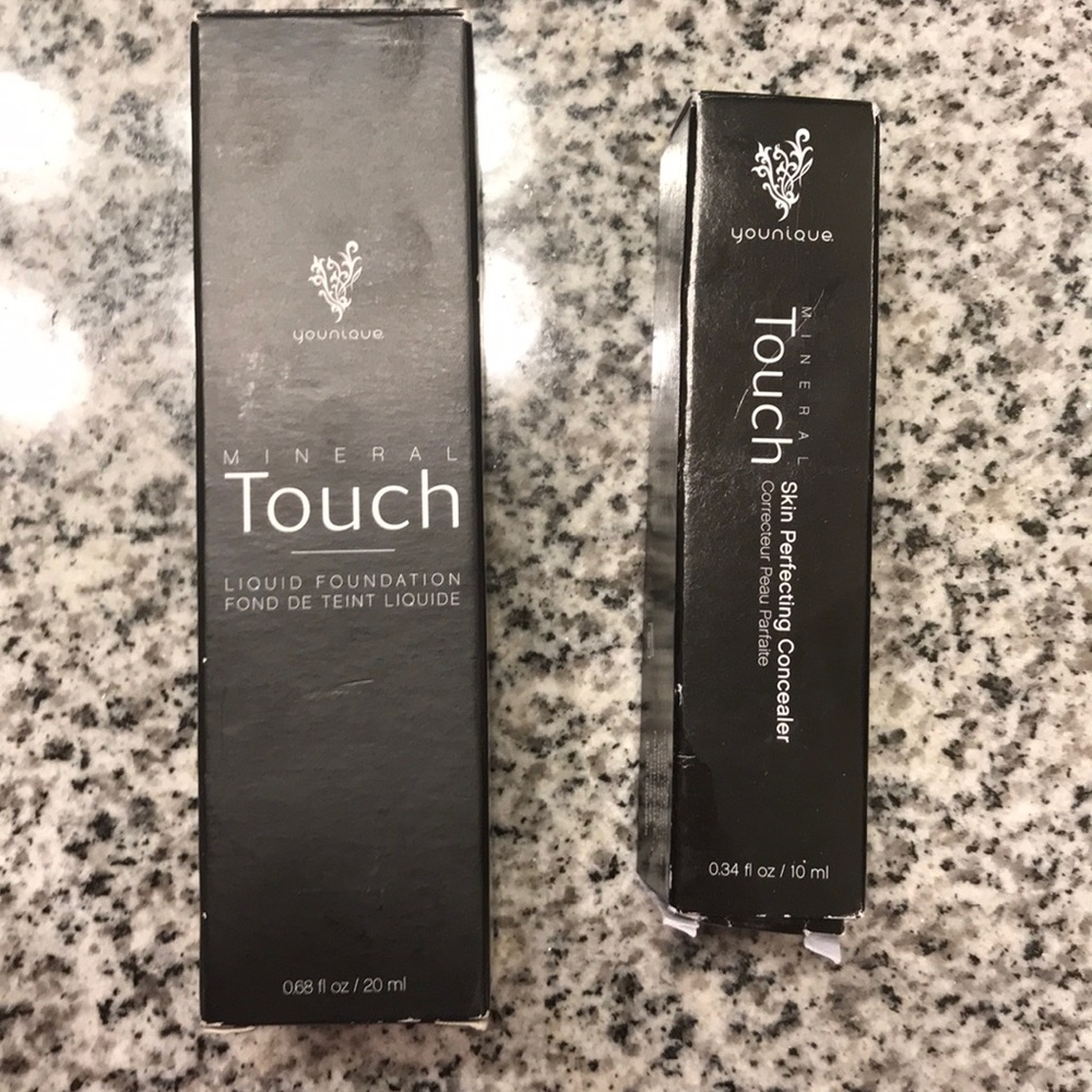Younique Foundation & Concealer in color Scarlet